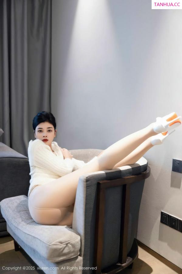   [XiuRen]高清写真图 2025.11.14 No.10986 徐清妍 肉色丝袜第15张图片
